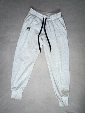 Under Armour Womens Gray Jogger Sweatpants with Black Drawstring Size M